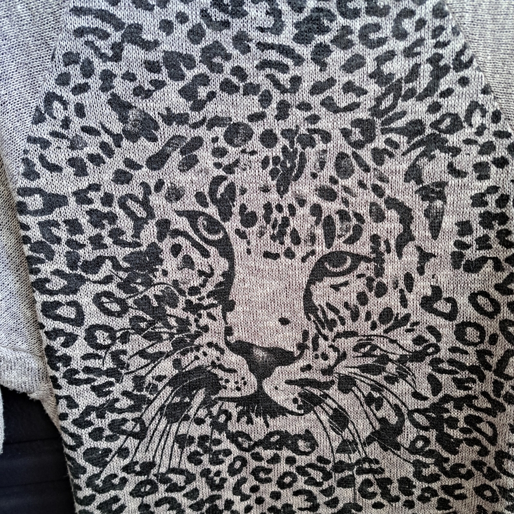 SJS brand vintage leopard picture on front, plain back, shirt. Size L sweater